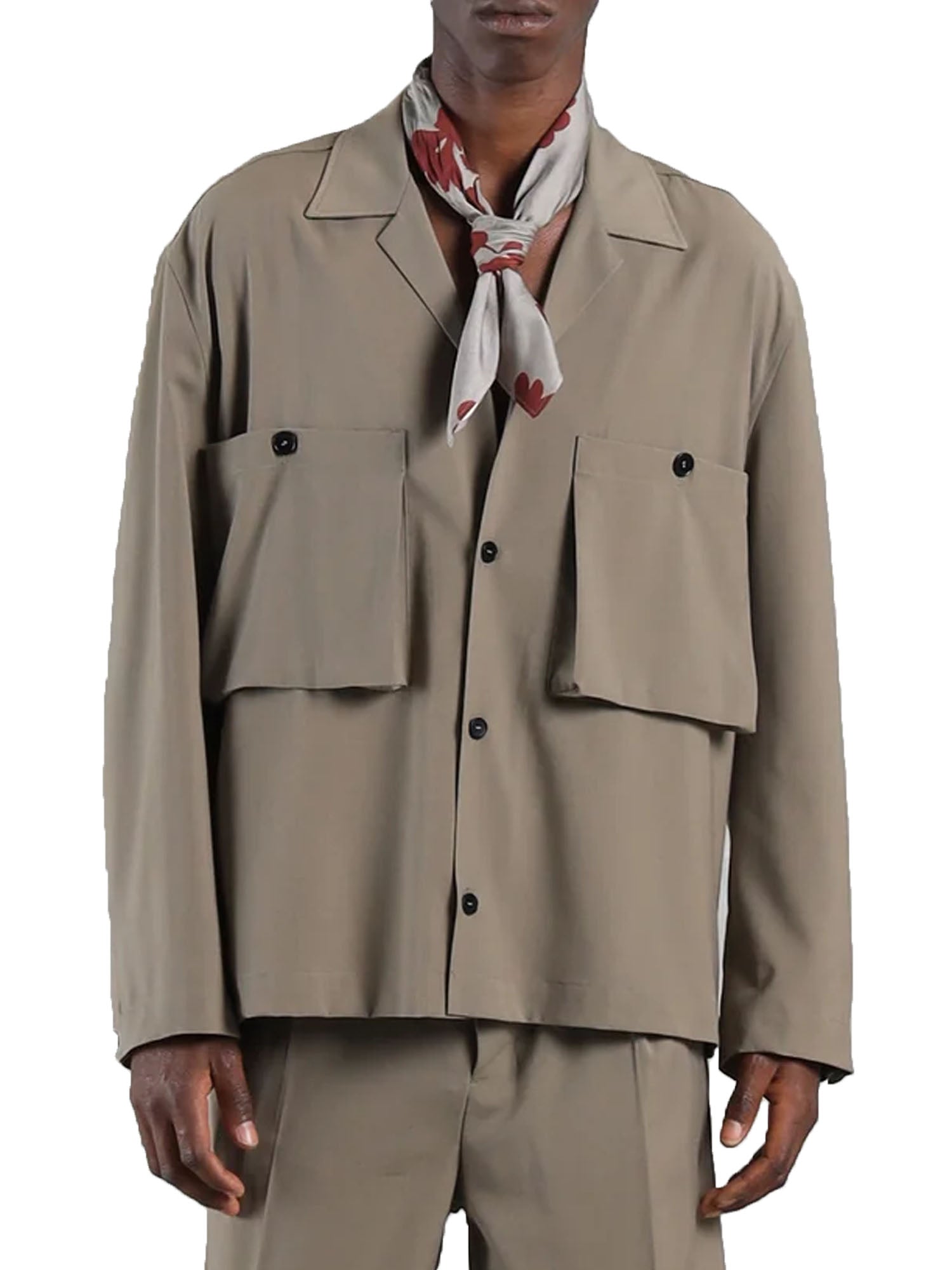 Chemise à col ouvert avec poches