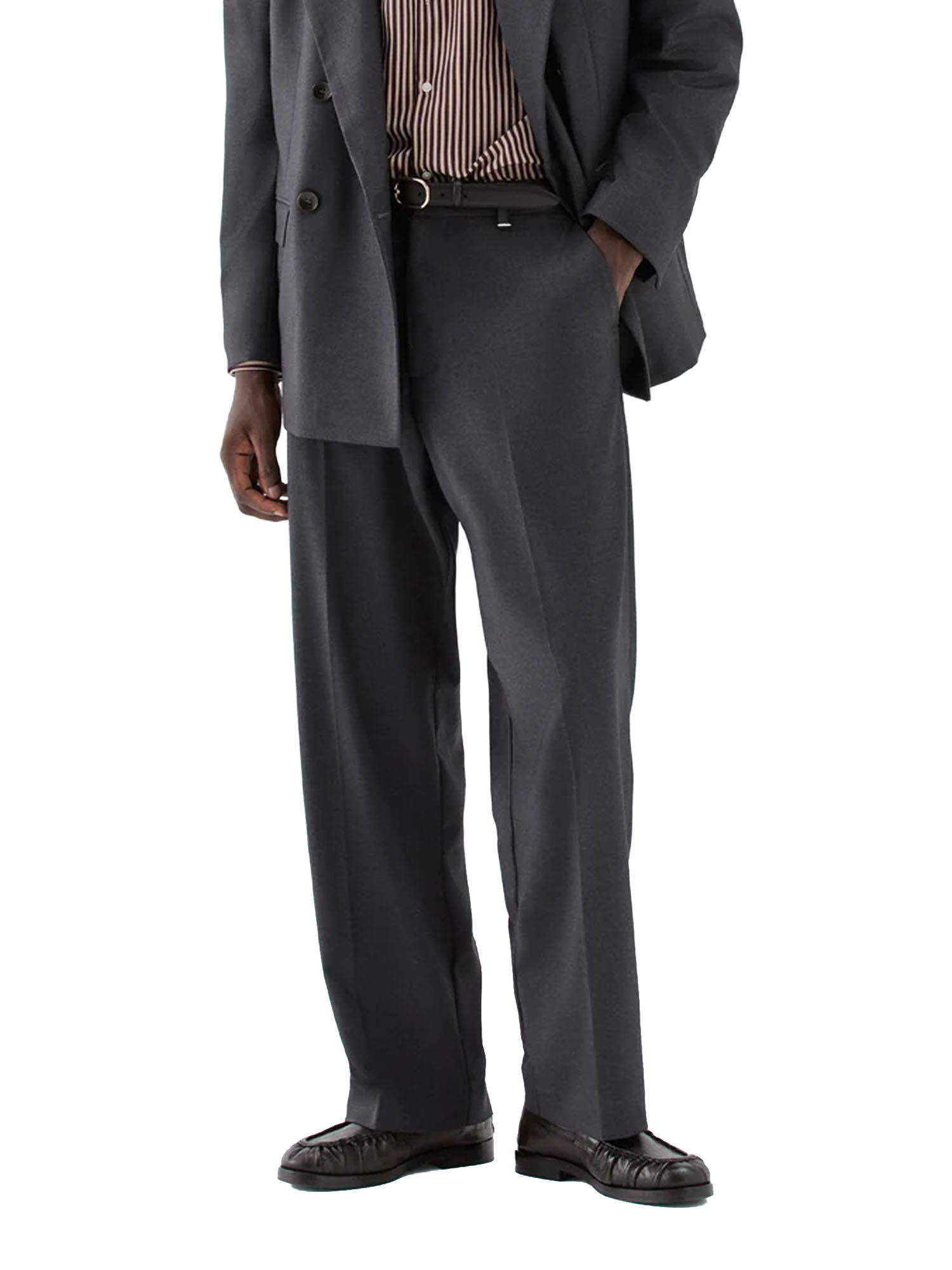 Pantaloni larghi