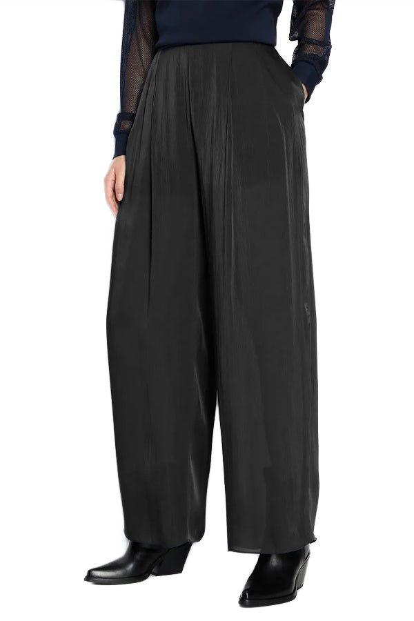 Straight leg trousers in shiny creponne