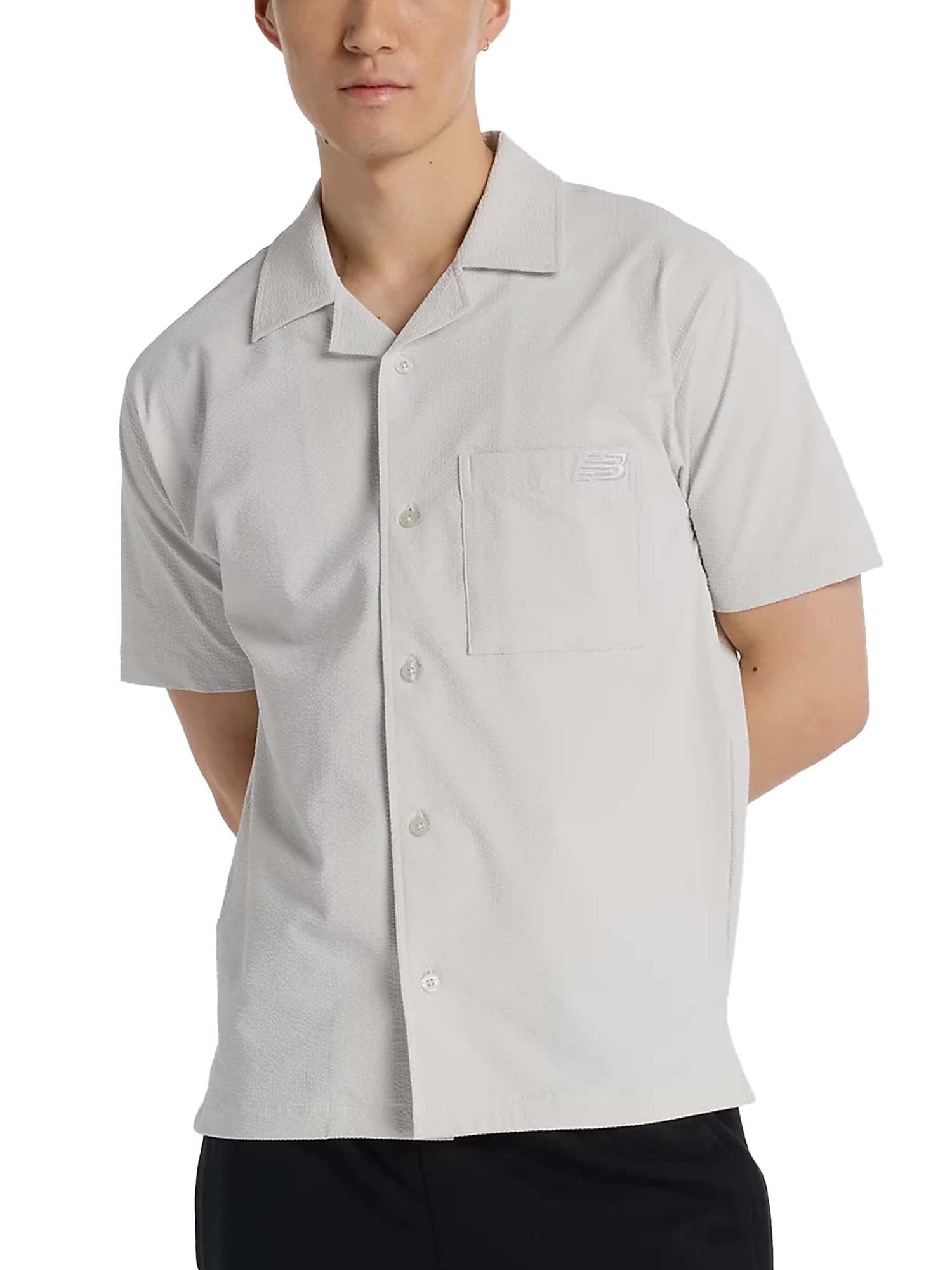 ★New Balance★ NBNEF31723 UNI SUMMER SEERSUCKER SHORT SLEEV New Balance Seersucker Button Up Short Sleeve Shirt Prezzo