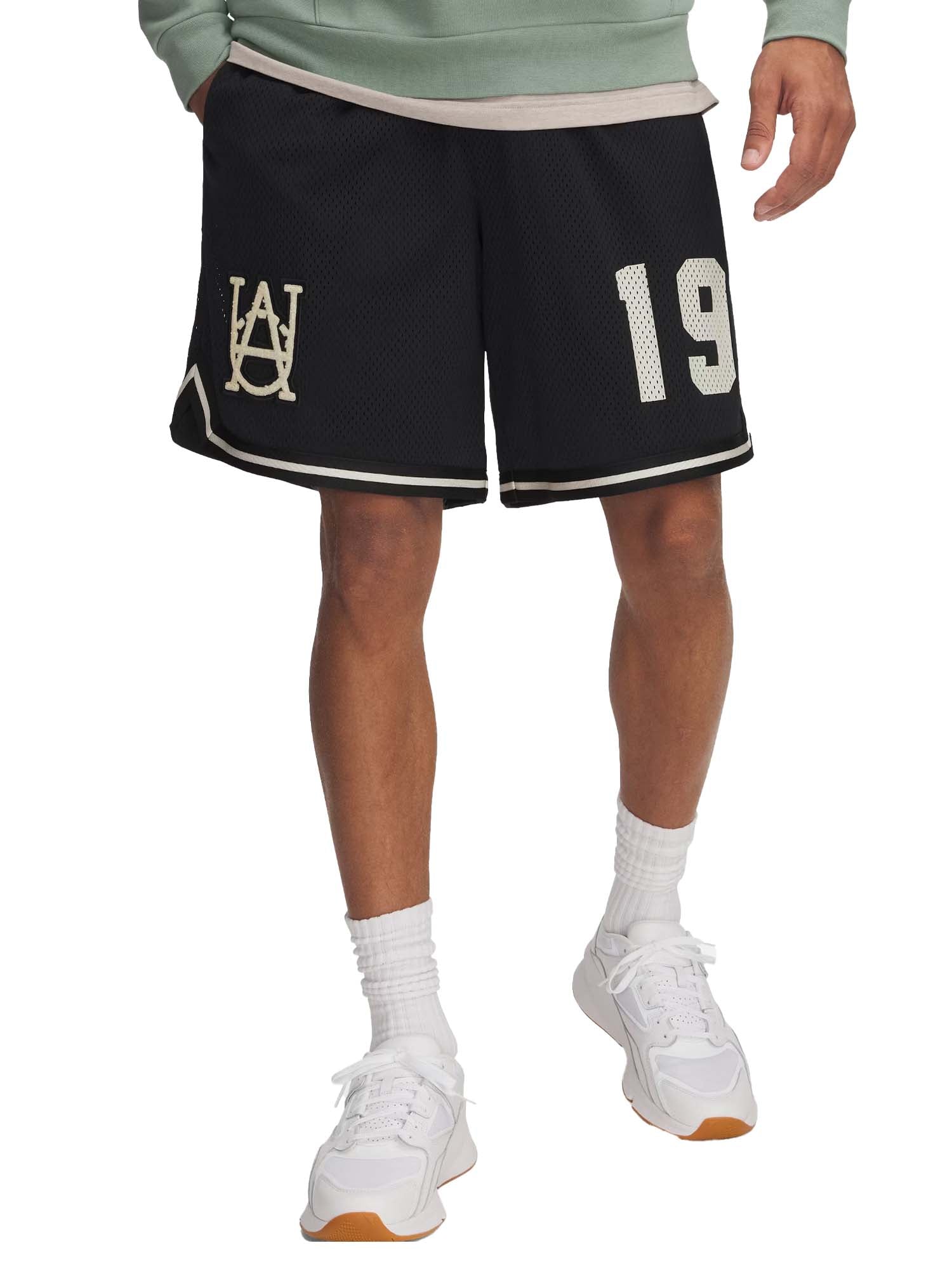 Under Armour Shorts UA Courtside Hoops da uomo Nero