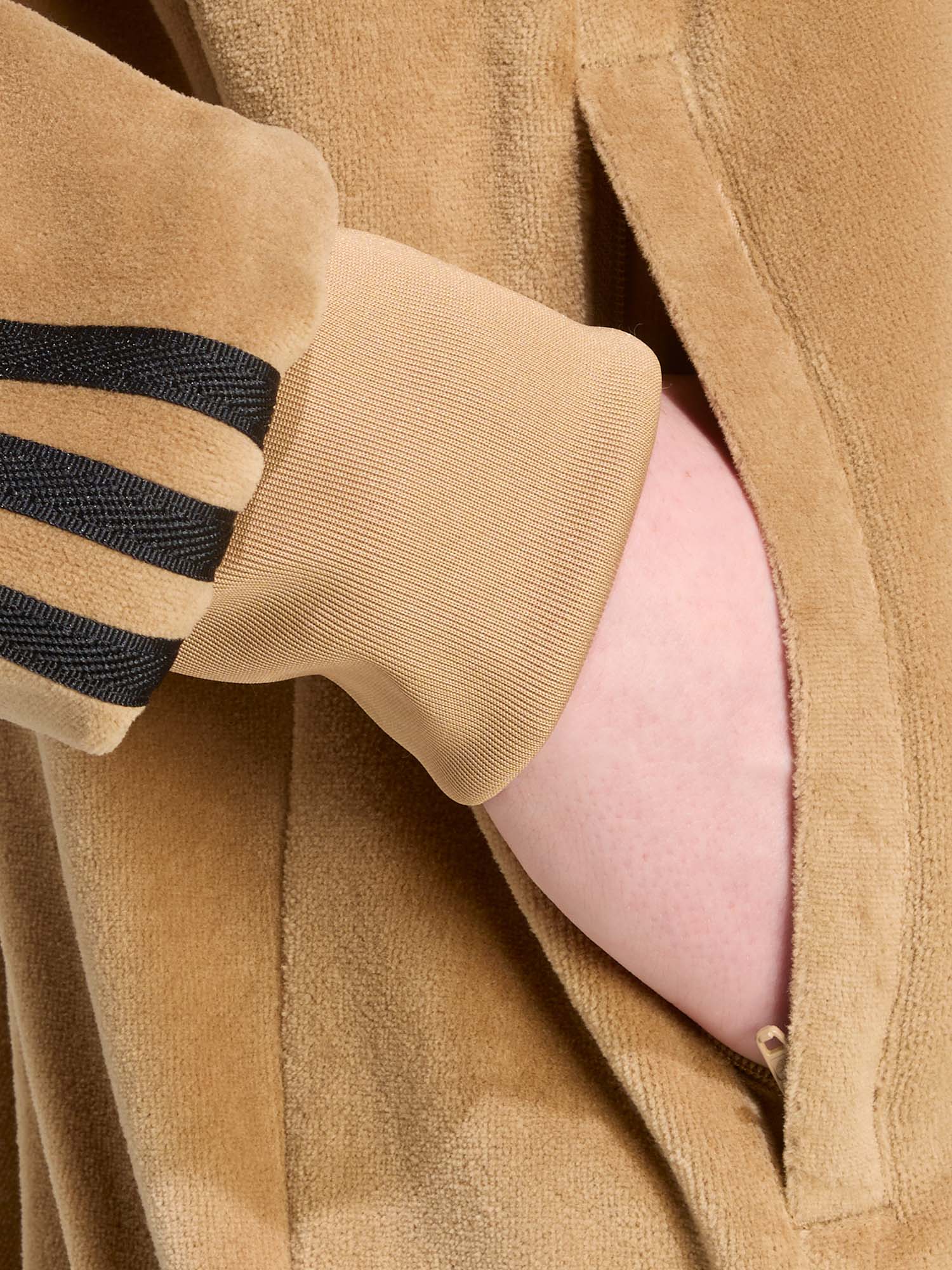 Adidas Giacca da allenamento SST Adicolor in velour Beige