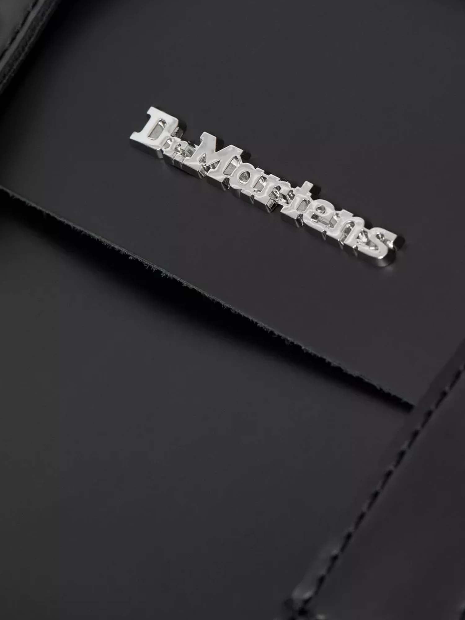 Dr. Martens Zaino Kiev con scomparto in pelle Smooth Nero