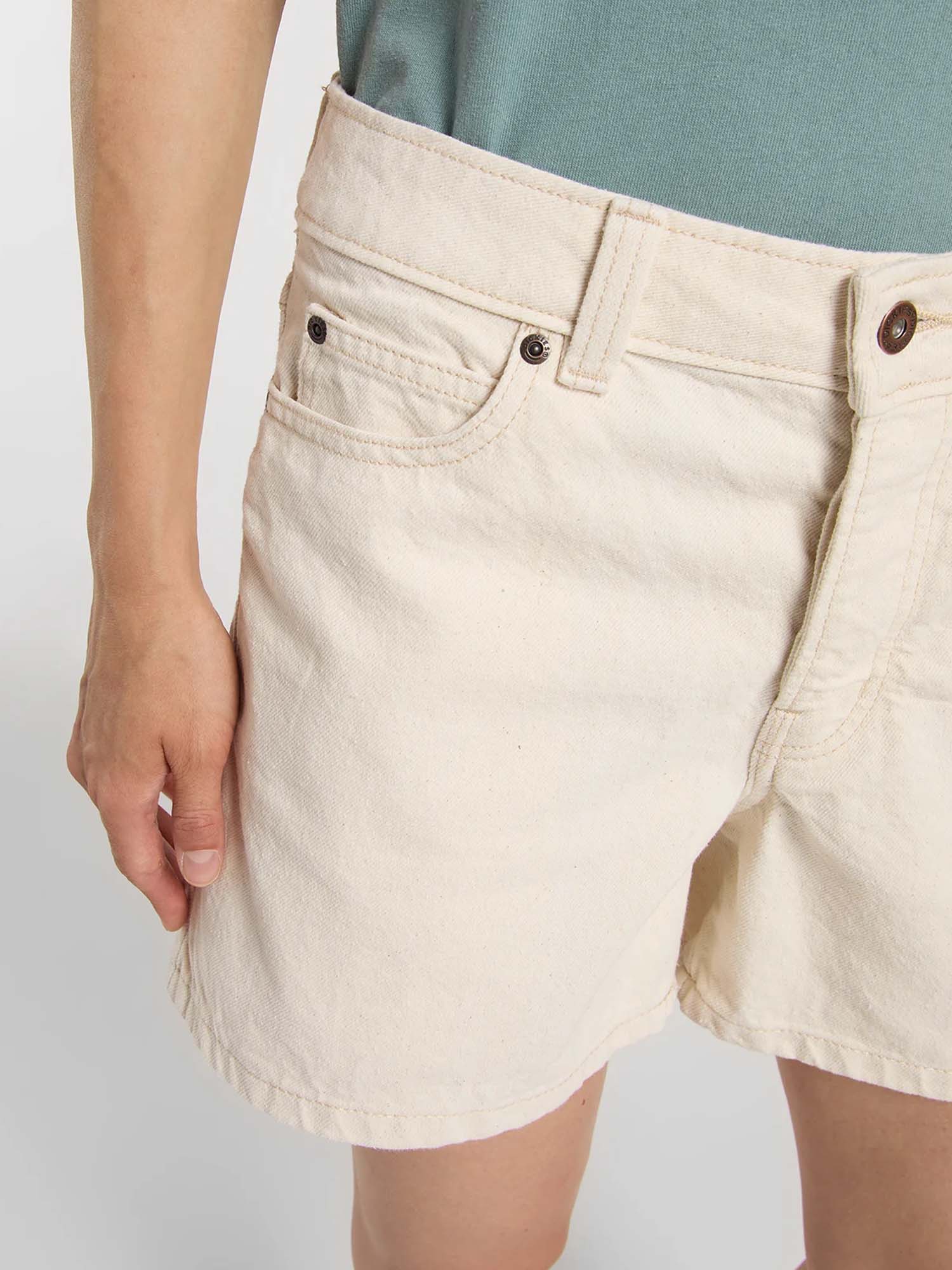 Dickies Shorts 984 5-Inch in denim a vita alta Bianco