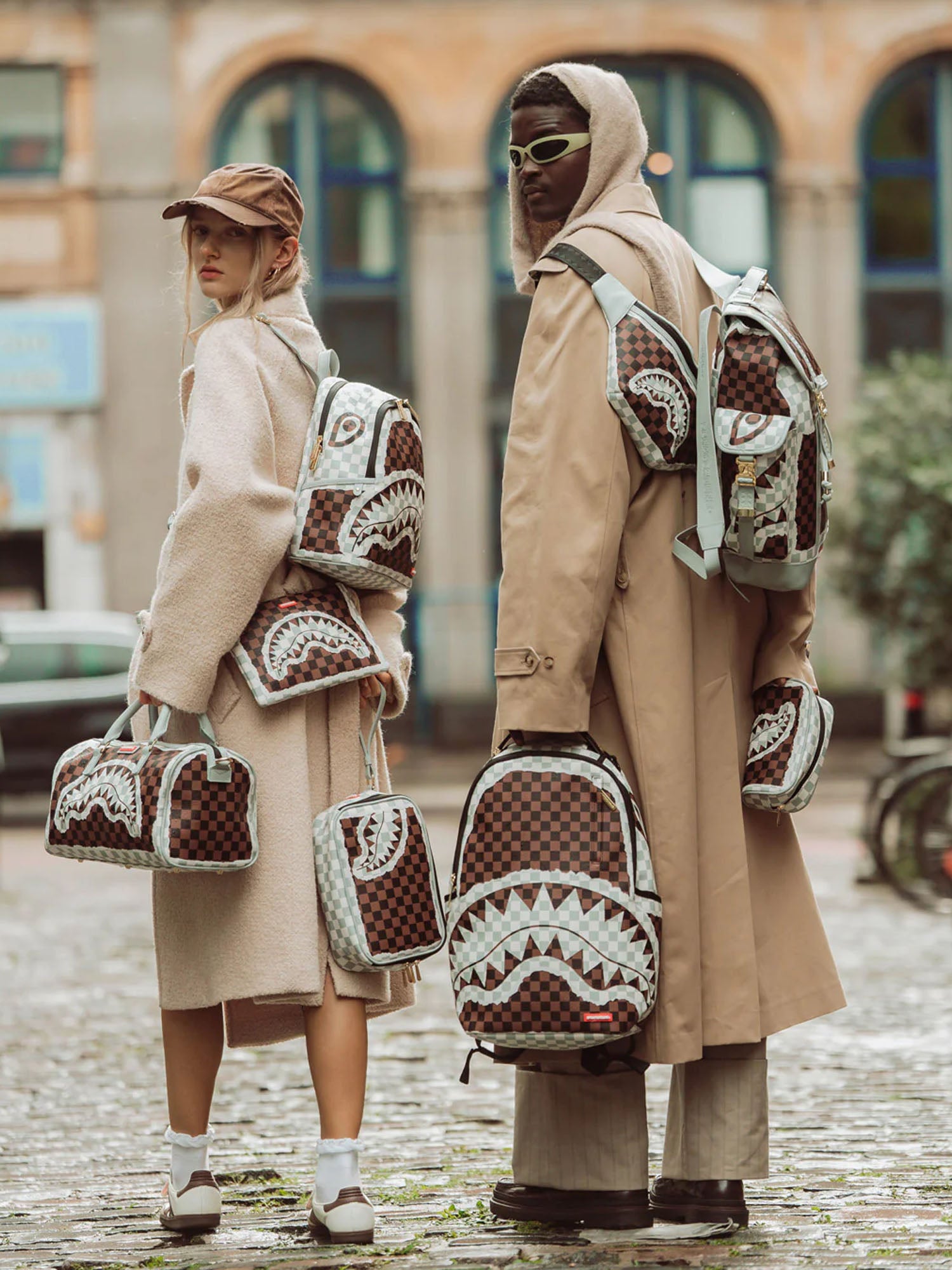 Sprayground Tear Check Crossover clutch Marrone