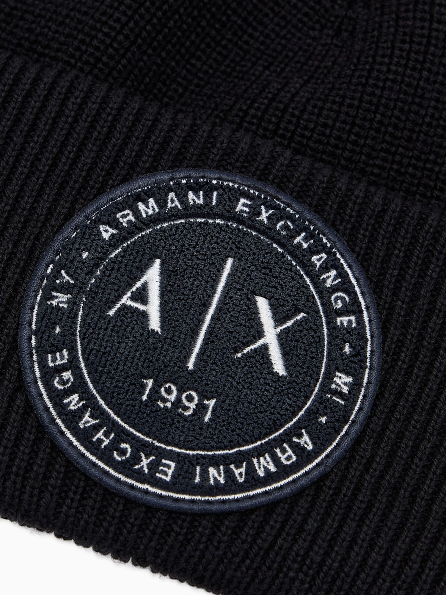 Armani Exchange Berretto a coste in misto lana e cotone con patch Nero