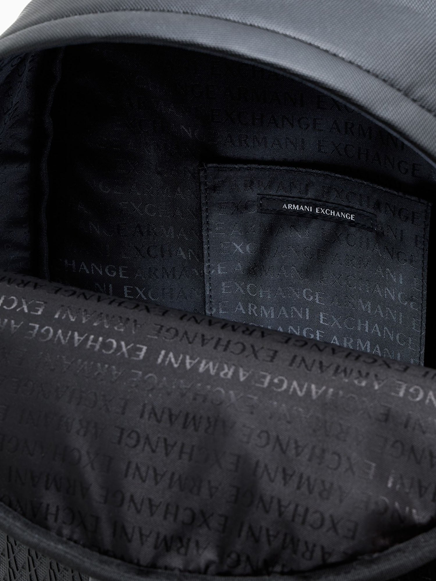 Armani Exchange Zaino con banda a contrasto con logo e tasca frontale Nero