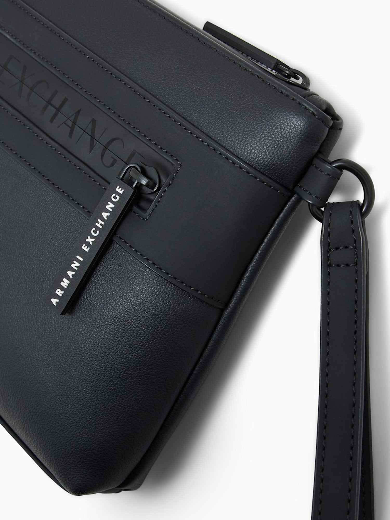 Armani Exchange Angel Pouch pochette in tessuto spalmato minimalista Nero