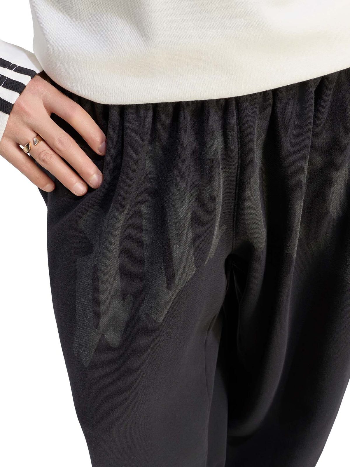 Adidas Pantaloni della tuta a gamba larga Nero