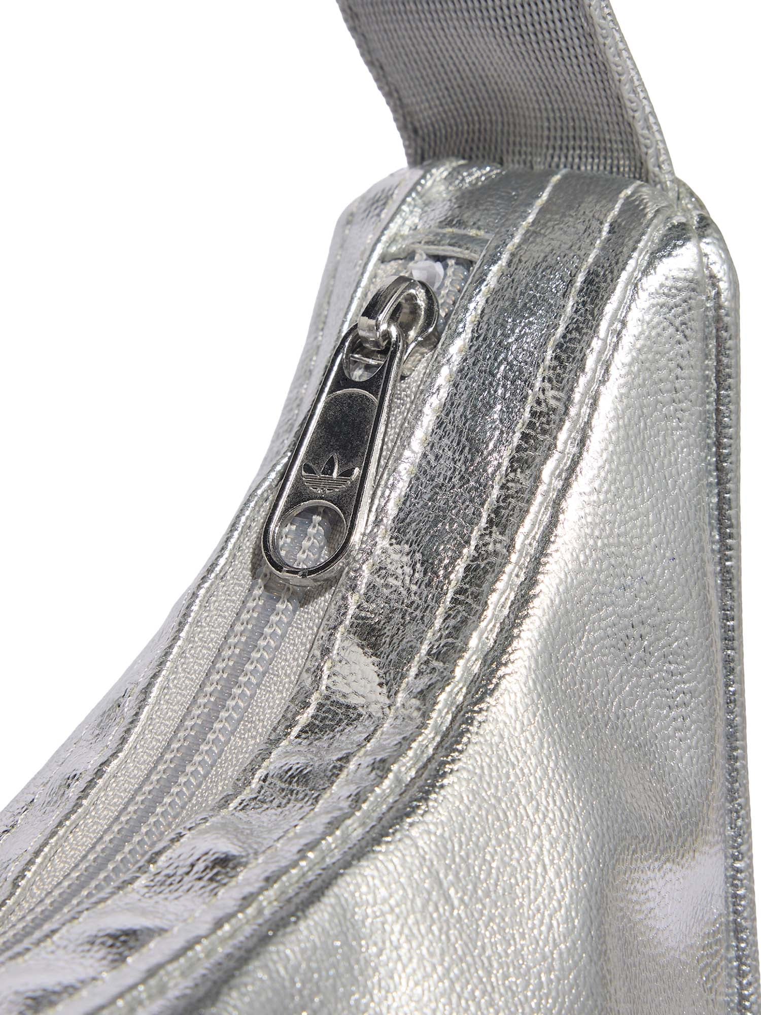 Adidas Borsa a mezzaluna ADICOLOR in PU metallizzato Argento