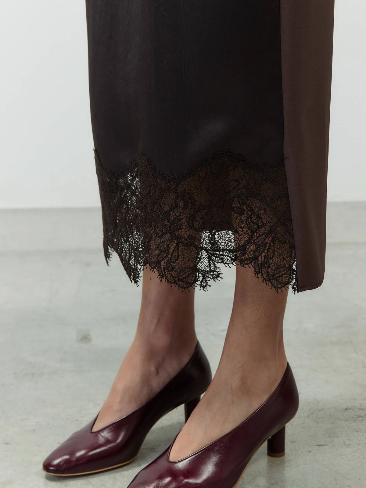 Alysi Gonna Midi Satin e Pizzo Marrone