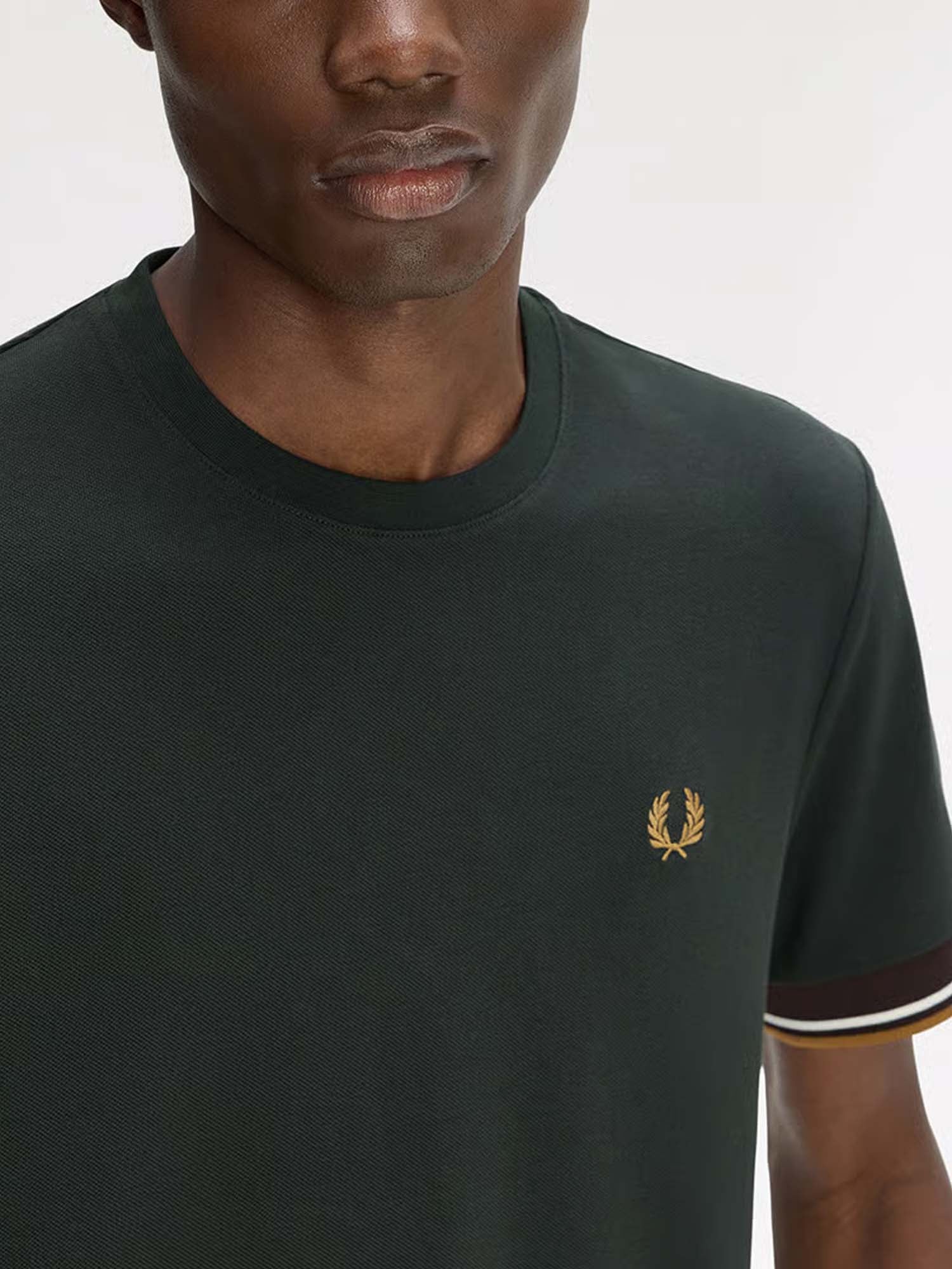 Fred Perry T-shirt con polsini a doppia punta Verde