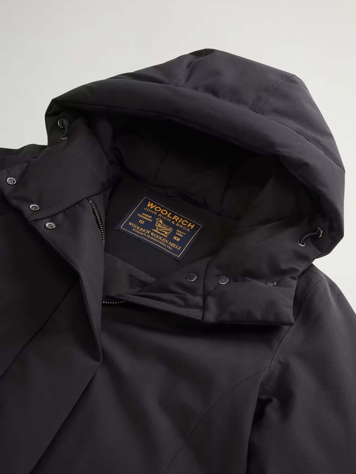 Woolrich Parka in Light Stretch imbottito con cappuccio Nero