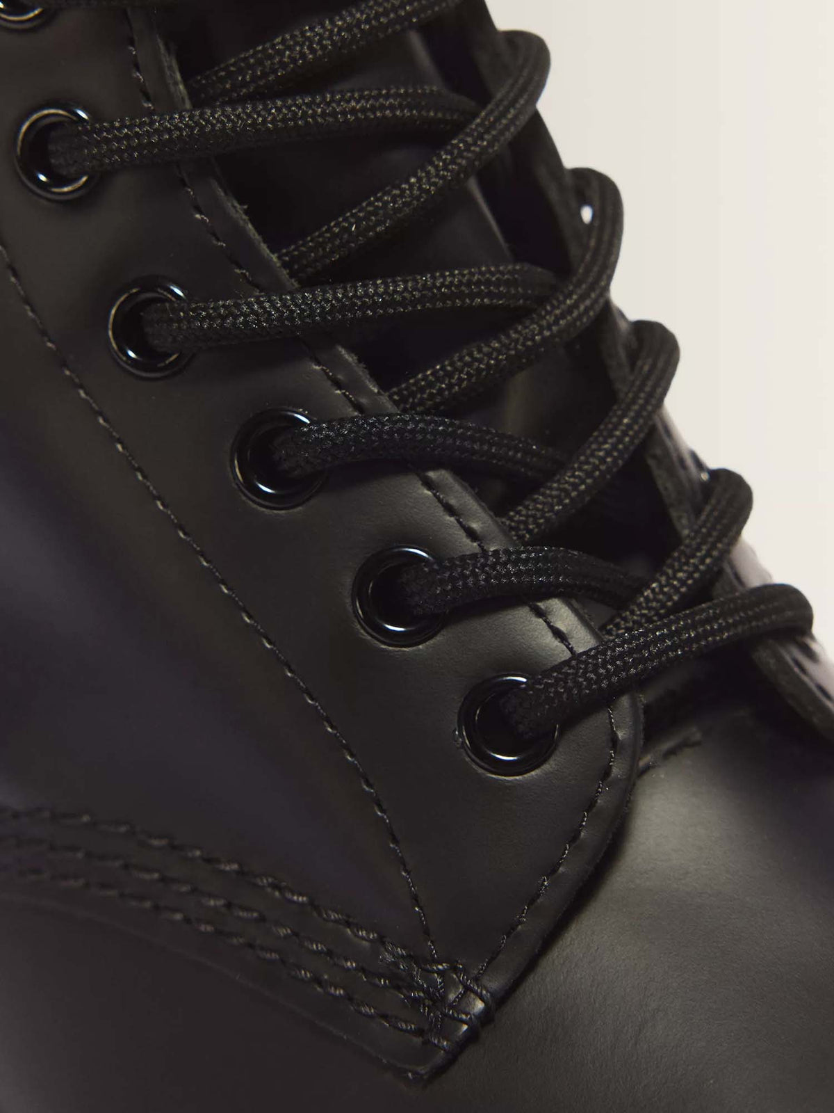 Dr. Martens Stivali Platform Bex 1460 in pelle Smooth Nero