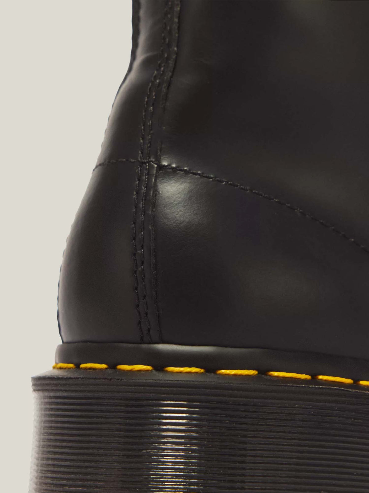 Dr. Martens Stivali Platform Bex 1460 in pelle Smooth Nero